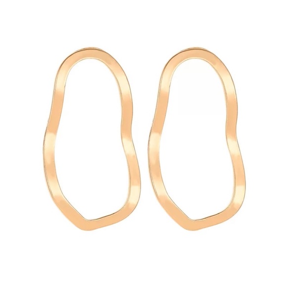 5/$25 Gold Hollow Oval Loop Earrings - Picture 3 of 4